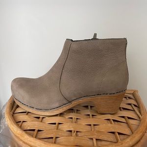 Dansko Maria Ankle Bootie Size 38 ( 7.5-8 in US)